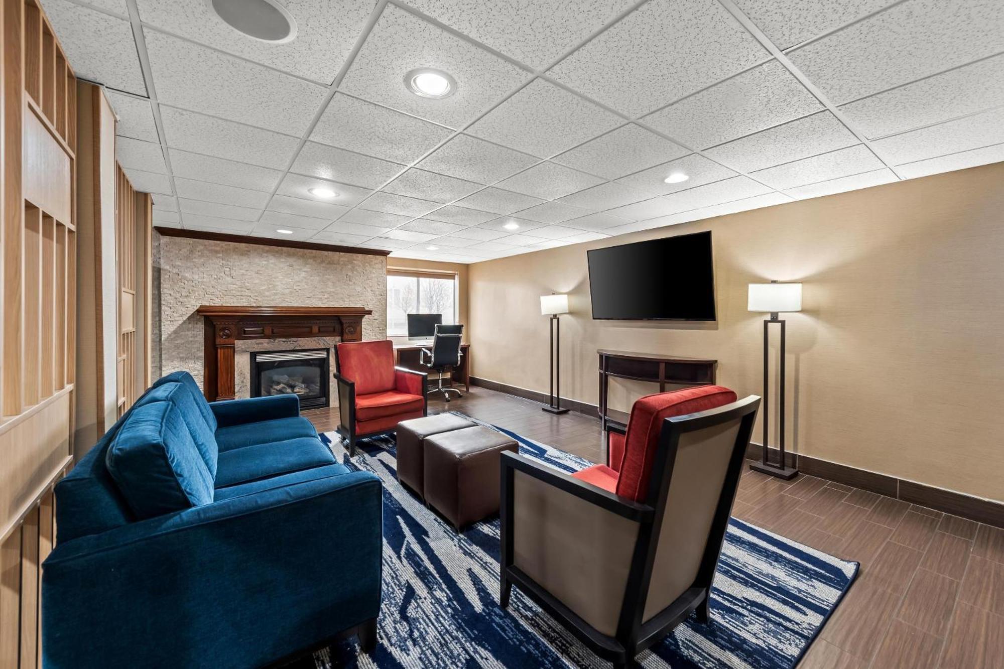 Comfort Inn & Suites Fairborn Near Wright Patterson Afb エクステリア 写真