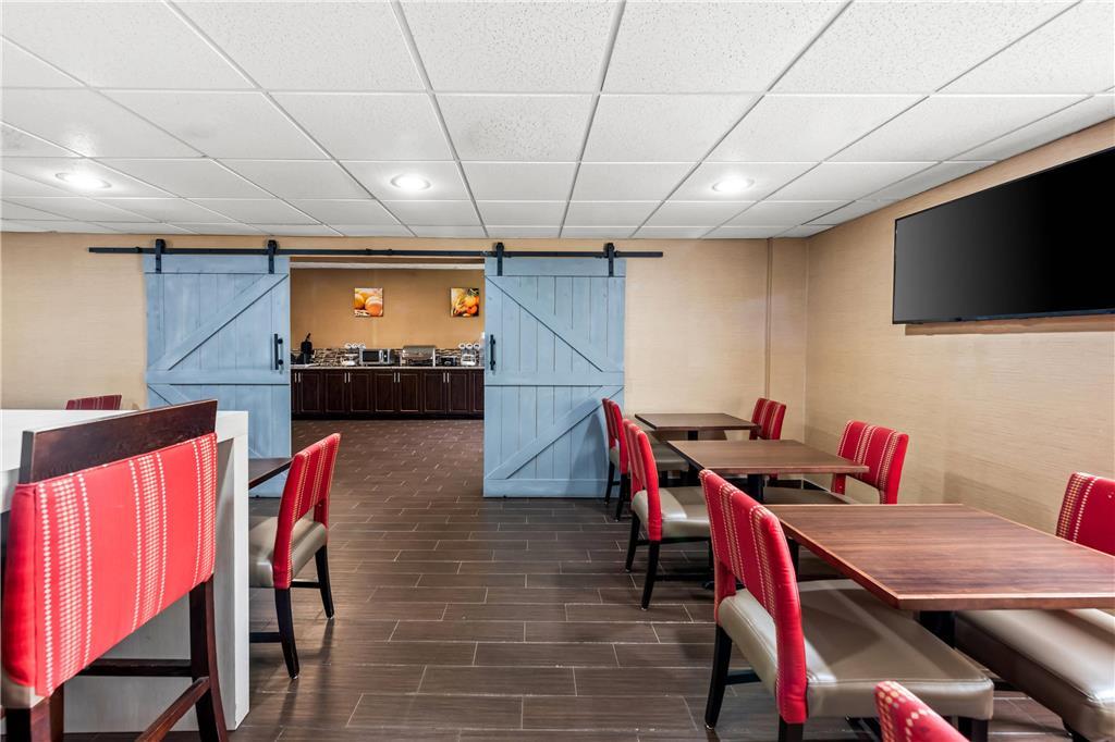 Comfort Inn & Suites Fairborn Near Wright Patterson Afb レストラン 写真